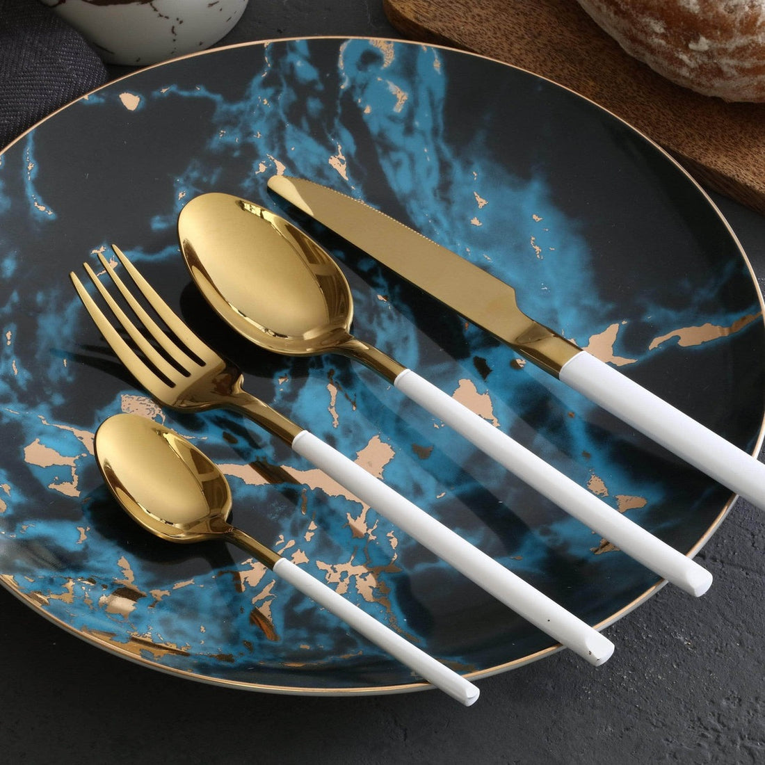 The Luxurious Holiday Cutlery Set