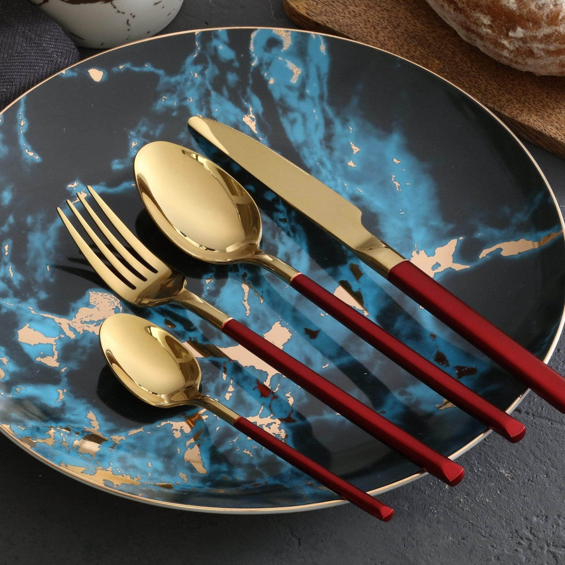 The Luxurious Holiday Cutlery Set