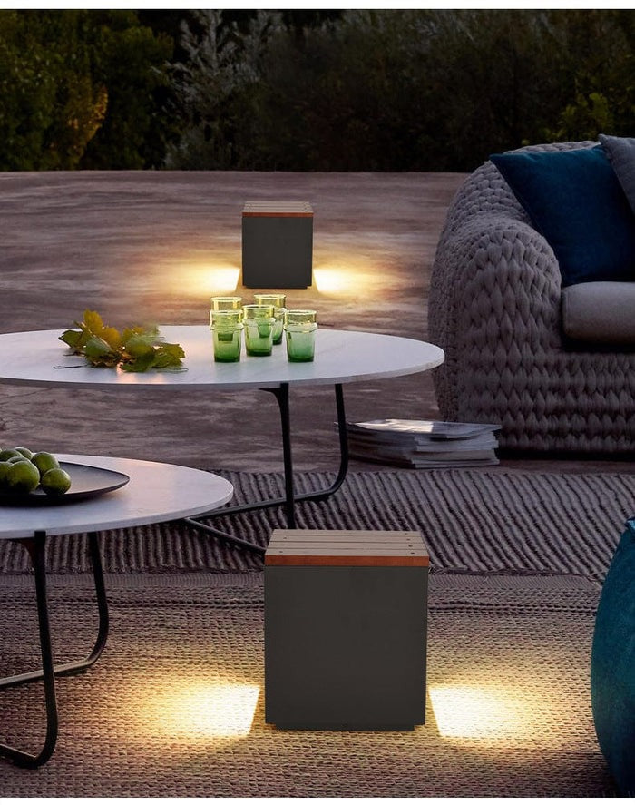 Deluxe Cubed Outdoor Light