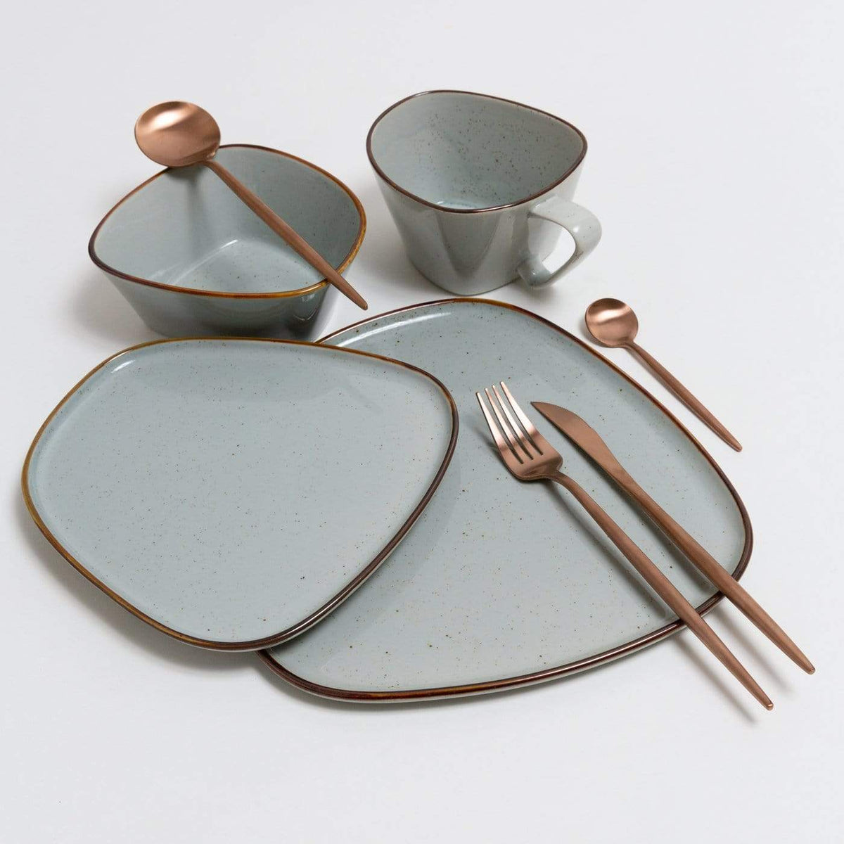 Luxurious Gold Plate Collection