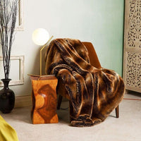 Luxurious Fox Faux-Fur Blanket Throw