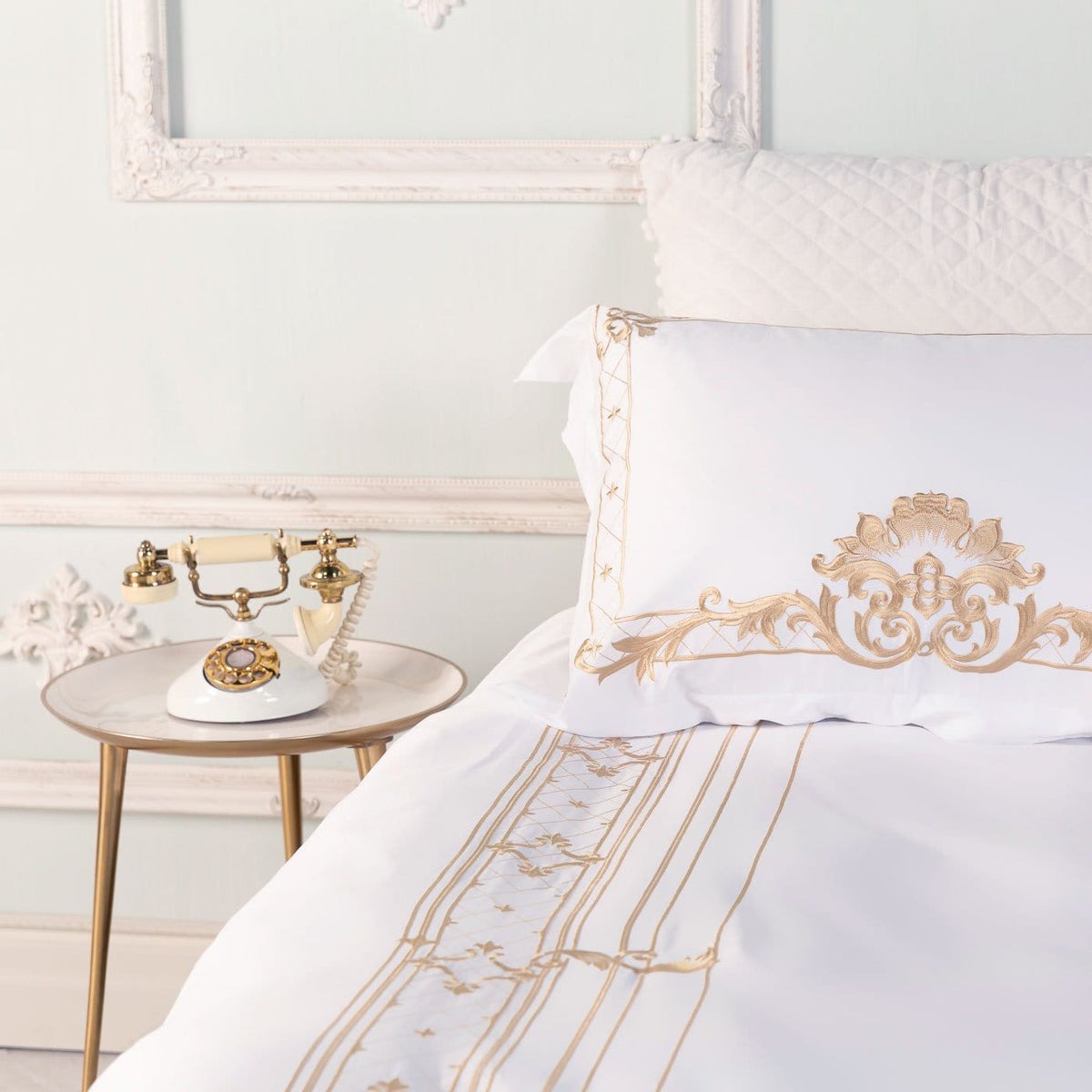 Deluxe White and Gold Duvet Cover Set