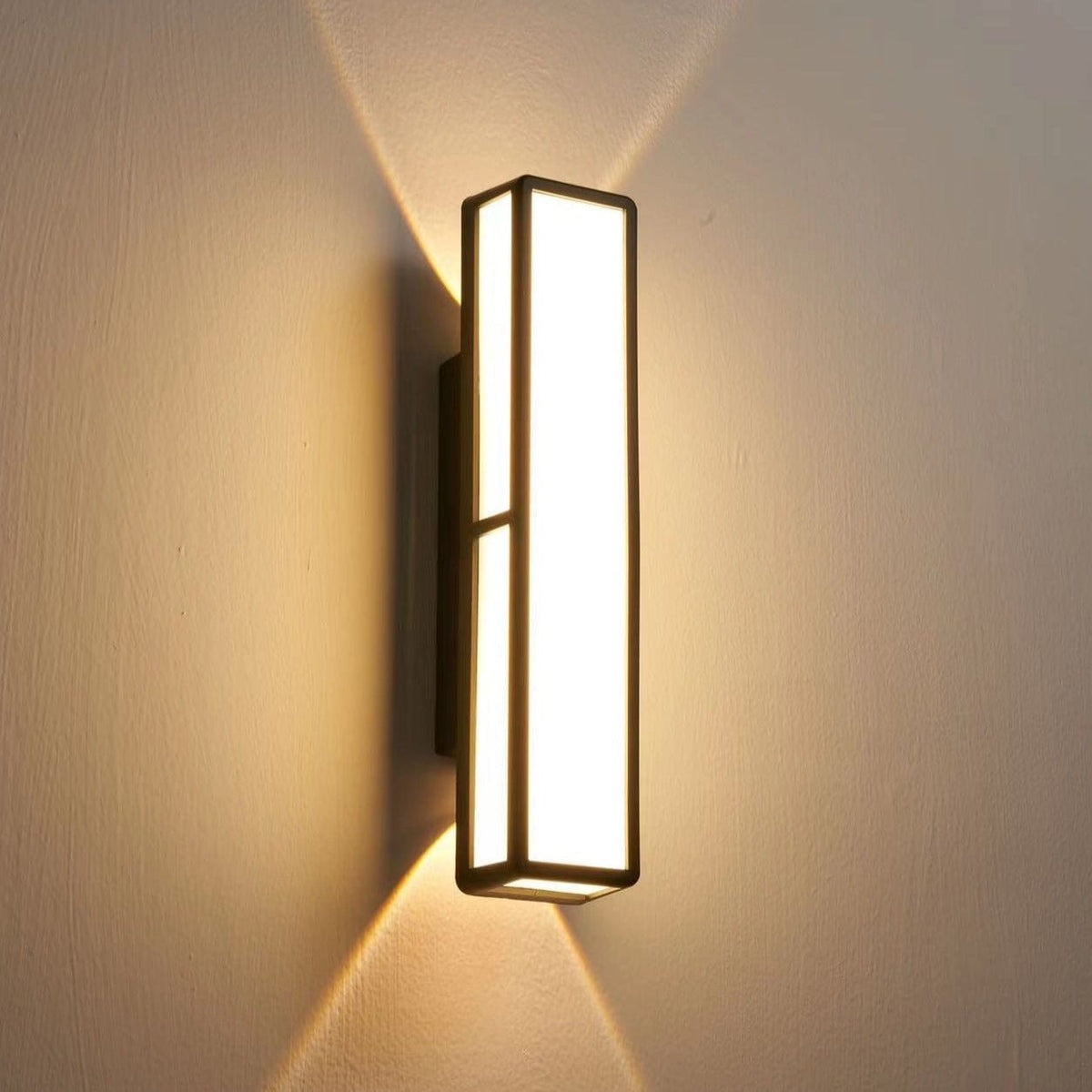 Elegant Pattern Wall Light