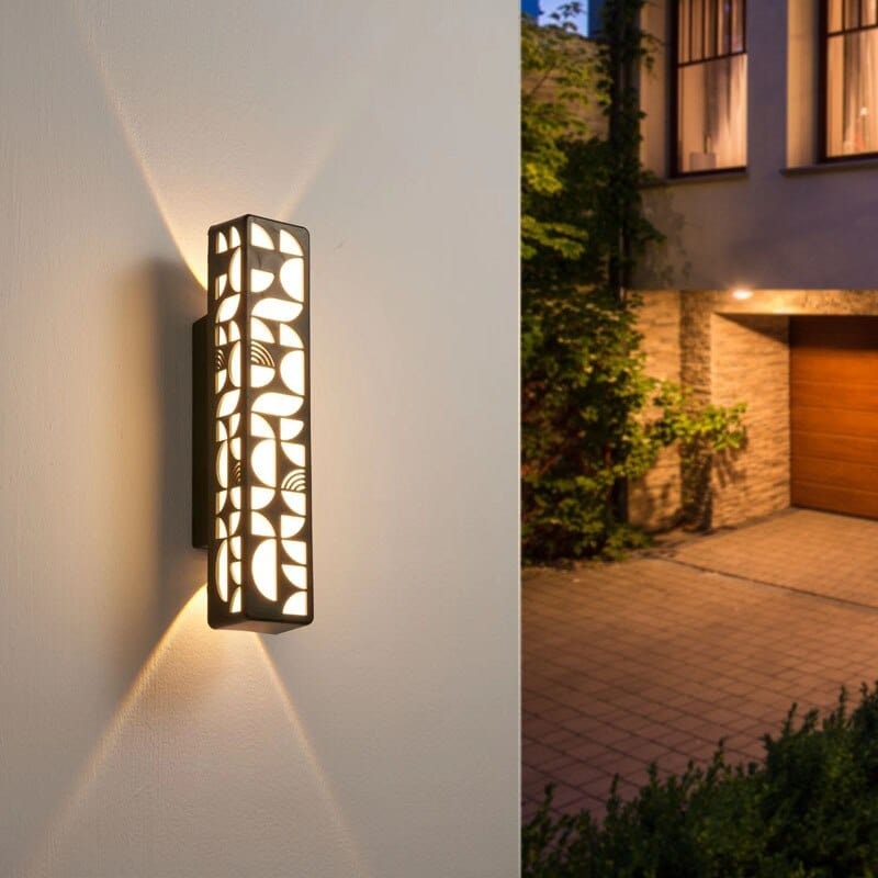 Elegant Pattern Wall Light